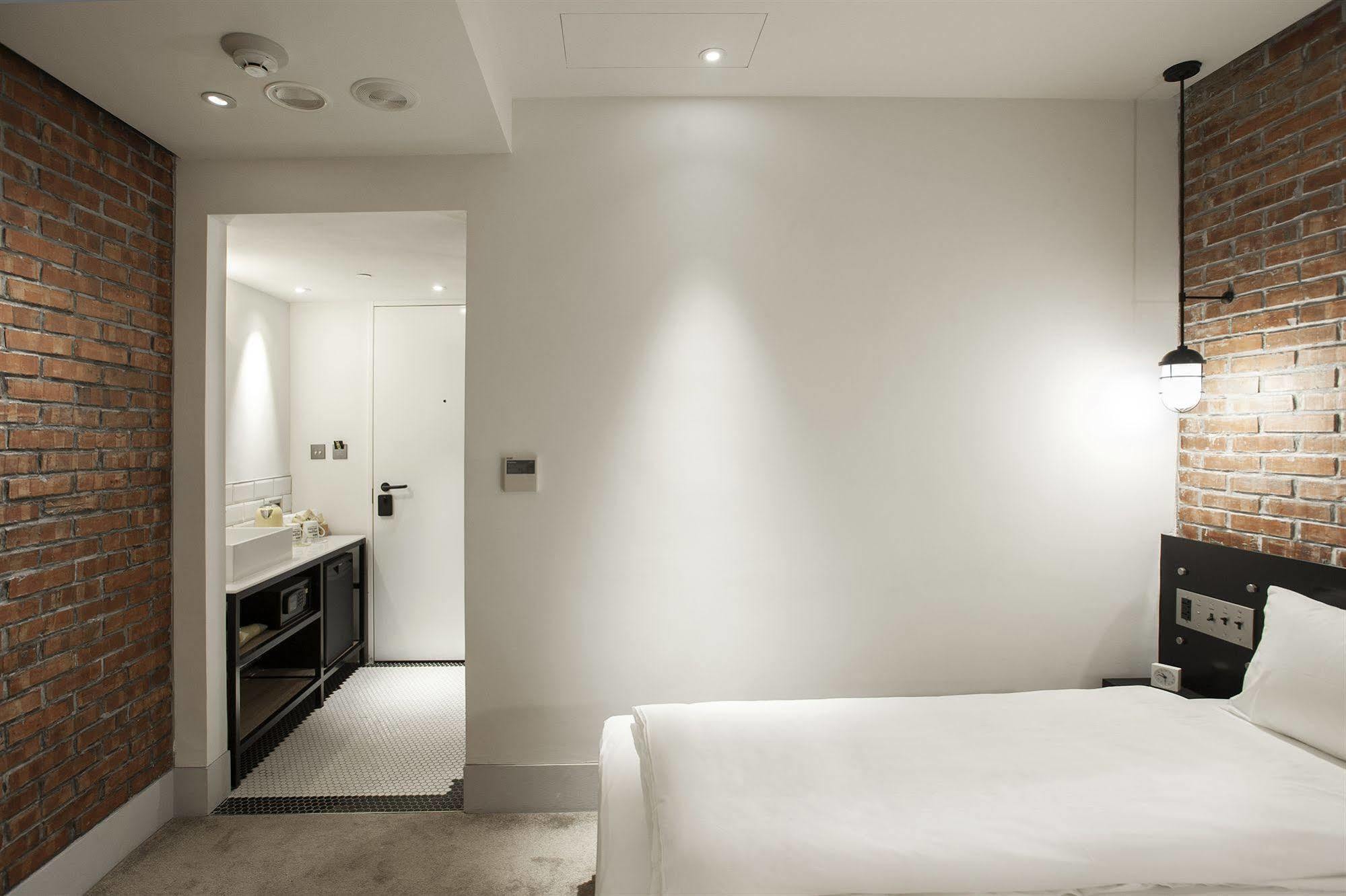 Check Inn Taipei Songjiang Extérieur photo